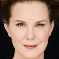 Elizabeth Perkins Nude