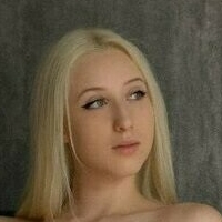 Elly Show Nude