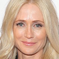 Kelly Rowan Nude