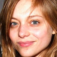 Lizzie Brocheré Nude